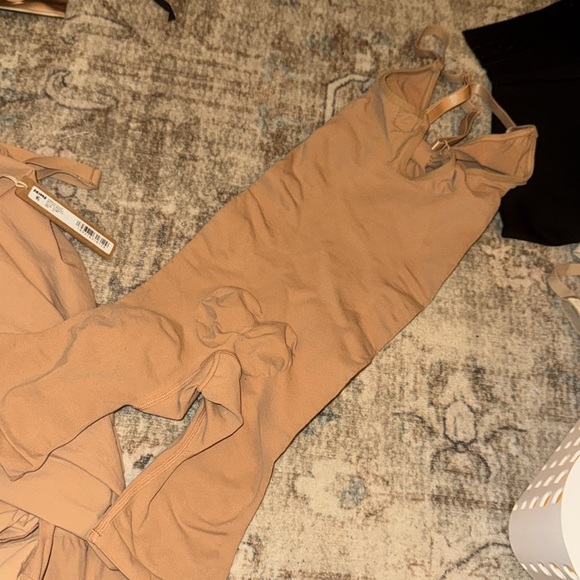 SKIMS Cream Shapewear Bodysuit with Full Coverage and Scoop Neckline - Picture 7 of 7